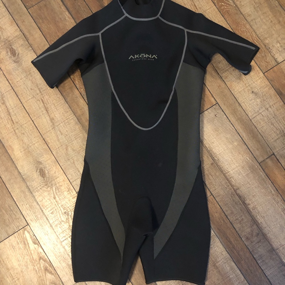 Akona Adventure gear shorty 3mm wetsuit